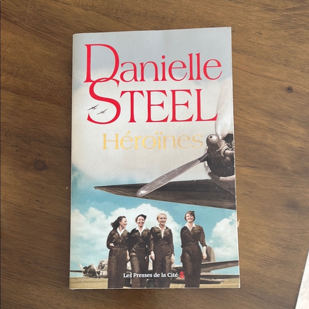 Danielle Steel 'Héroïnes' Book Cover